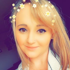 Meet your Posher, Caitlin